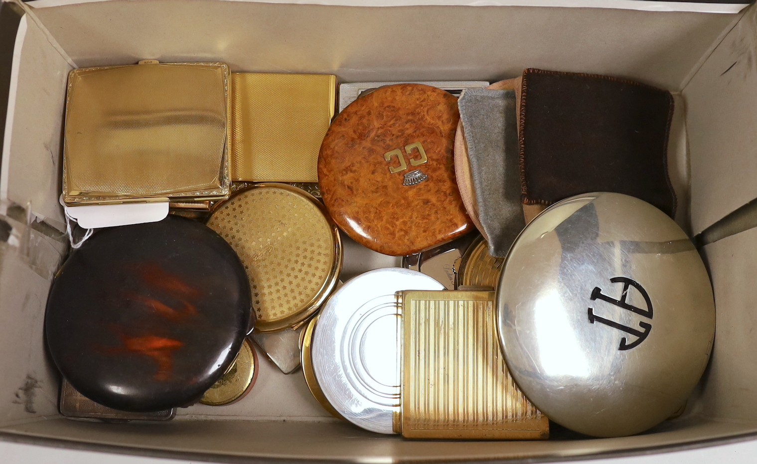 A collection of mixed ladies 1920’s-1940’s compacts